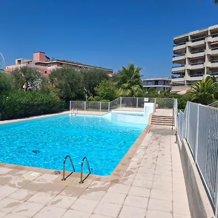 Lovely With Private Garden And A Swimming-pool 아파트 니스