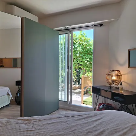 Lovely With Private Garden And A Swimming-pool 아파트 니스
