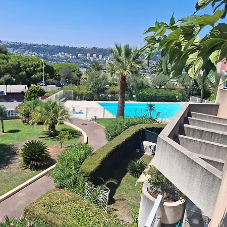 Lovely With Private Garden And A Swimming-pool * 尼斯