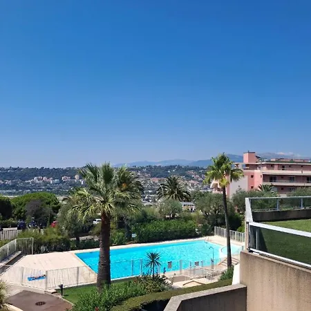 Lovely With Private Garden And A Swimming-pool 公寓 尼斯
