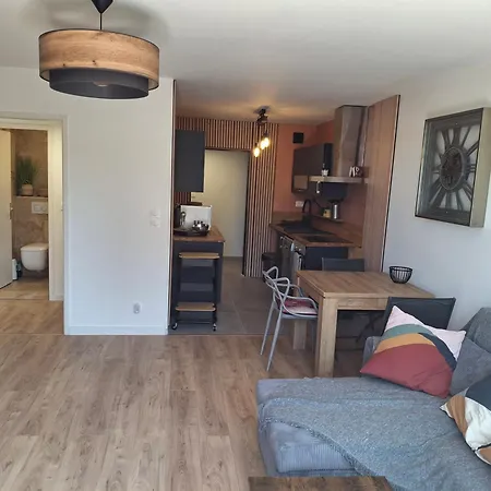 Lovely With Private Garden And A Swimming-pool 公寓