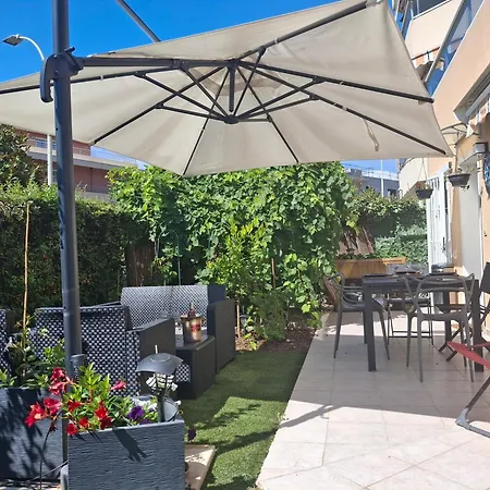 Lovely With Private Garden And A Swimming-pool *