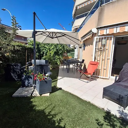 Lovely With Private Garden And A Swimming-pool Nizza