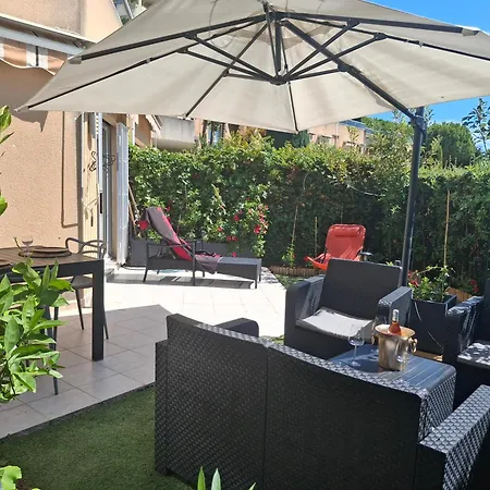 Lovely With Private Garden And A Swimming-pool Apartman Nizza
